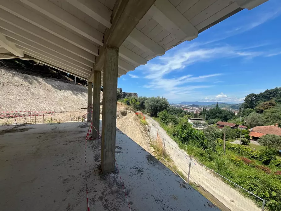Immagine 4 di Villa in vendita  a Massa