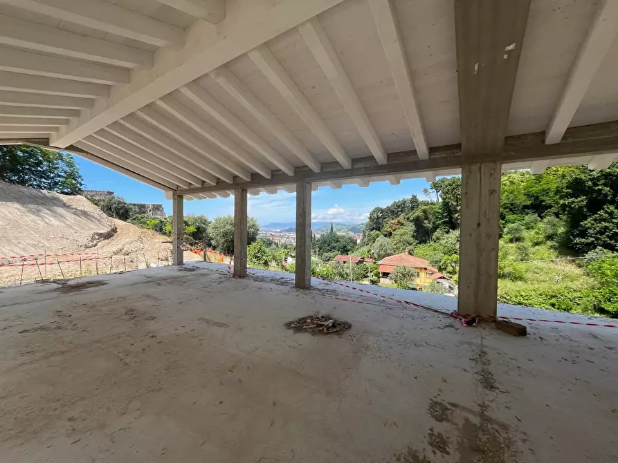 Immagine 2 di Villa in vendita  a Massa
