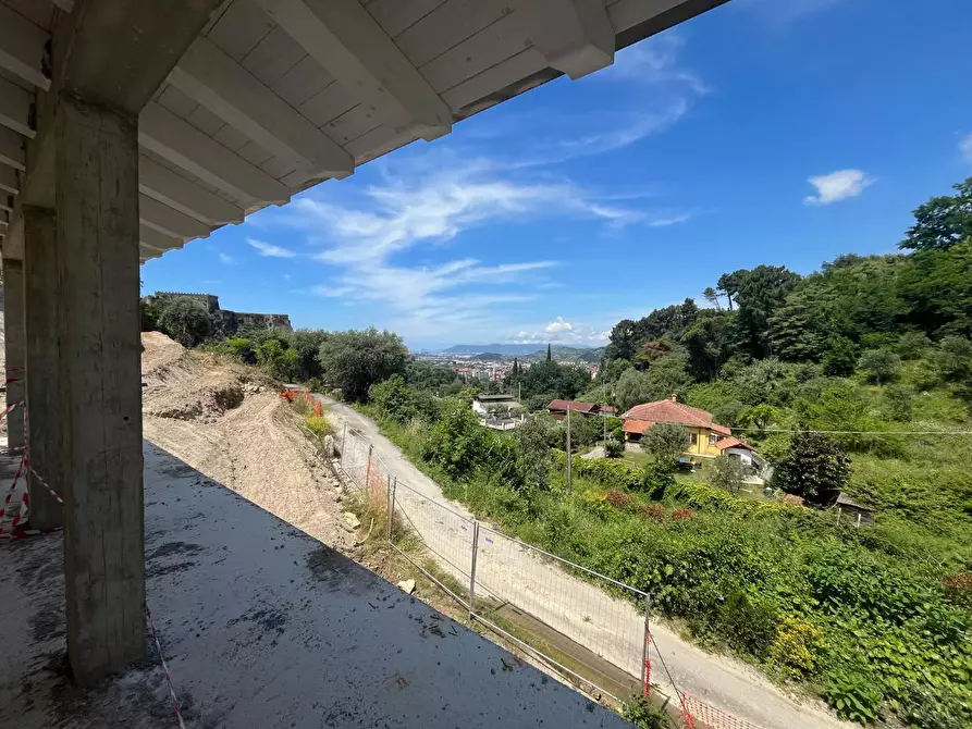 Immagine 3 di Villa in vendita  a Massa