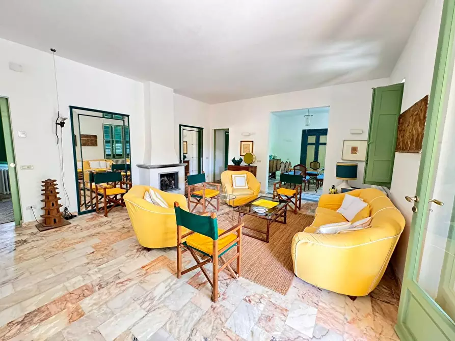 Immagine 8 di Villa in affitto  a Massa