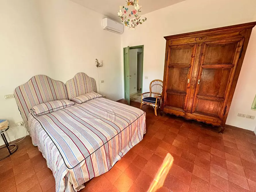 Immagine 18 di Villa in affitto  a Massa