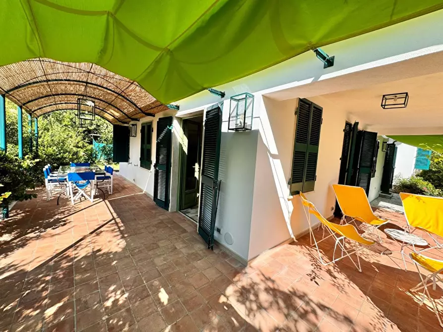 Immagine 2 di Villa in affitto  a Massa