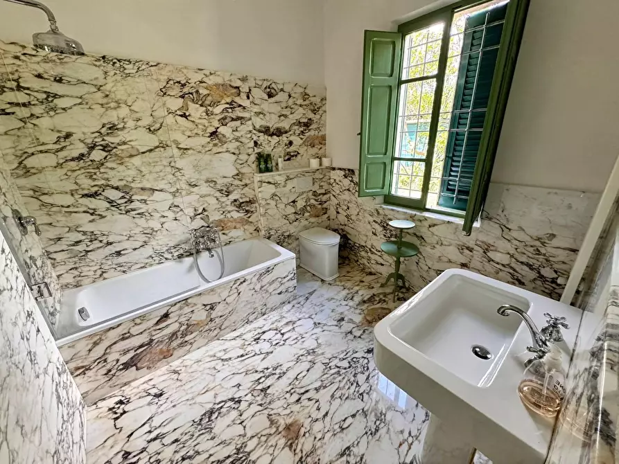 Immagine 14 di Villa in affitto  a Massa