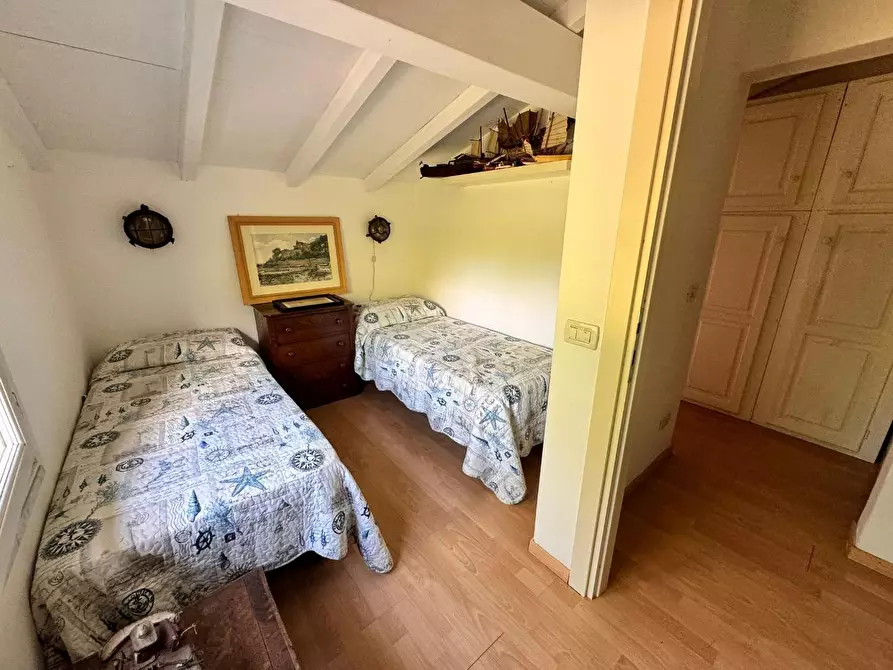 Immagine 33 di Villa in affitto  a Massa