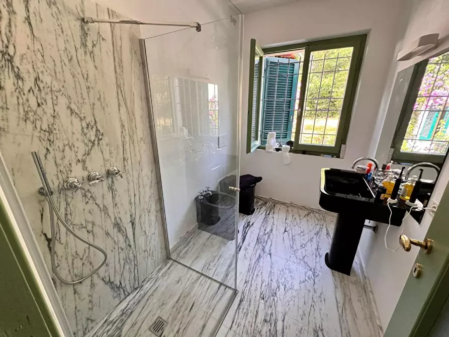 Immagine 19 di Villa in affitto  a Massa