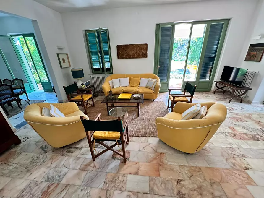 Immagine 7 di Villa in affitto  a Massa
