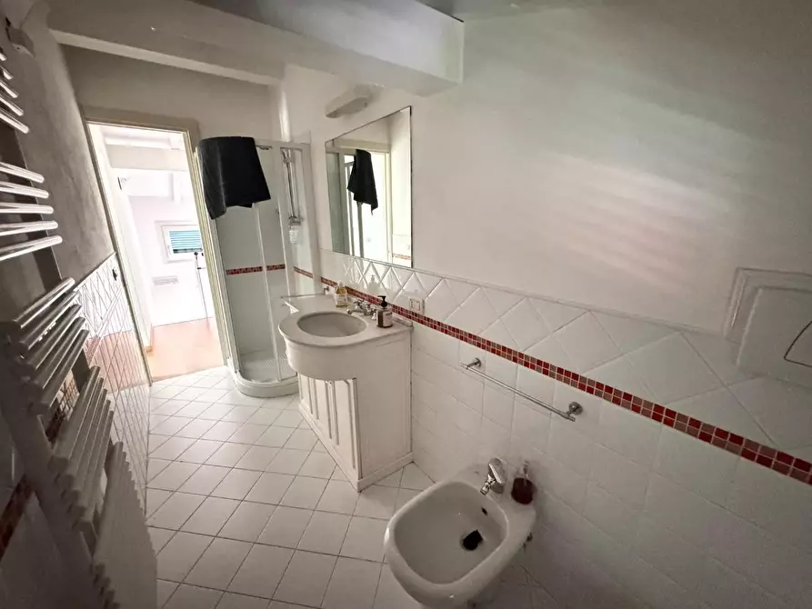 Immagine 34 di Villa in affitto  a Massa