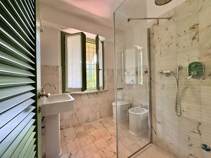 Immagine 12 di Villa in affitto  a Massa