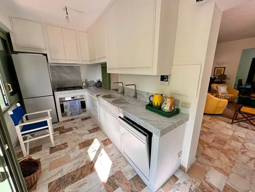 Immagine 6 di Villa in affitto  a Massa