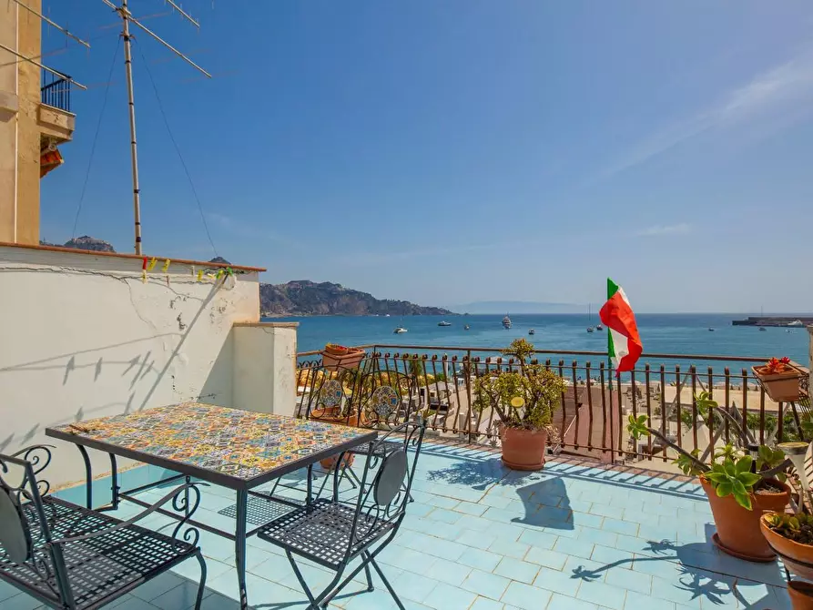 Immagine 1 di Mansarda in vendita  a Giardini-Naxos