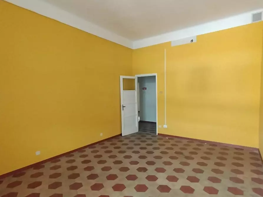 Immagine 2 di Appartamento in vendita  a Massa