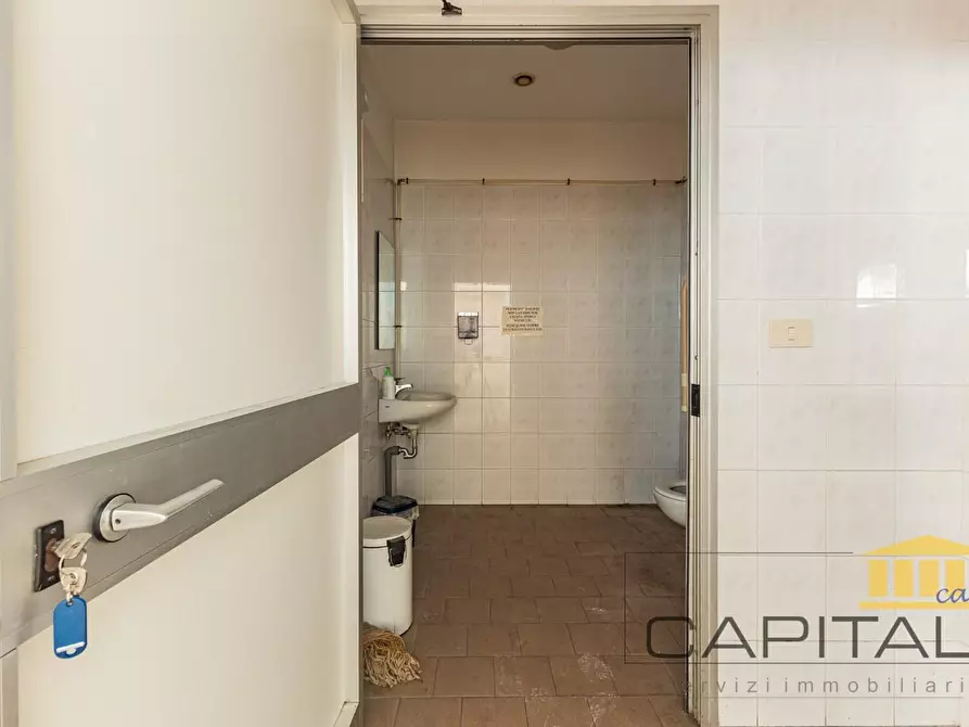 Immagine 6 di Locale commerciale in affitto  a Pisa