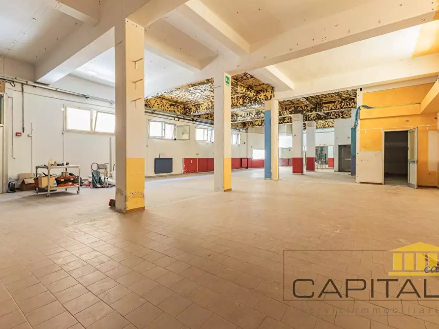 Immagine 8 di Locale commerciale in affitto  a Pisa