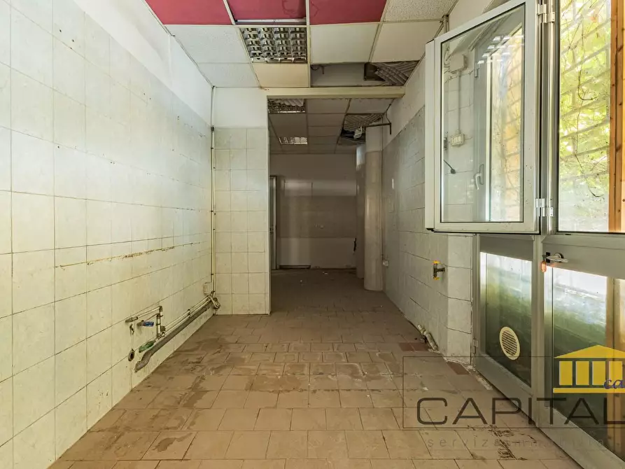 Immagine 5 di Locale commerciale in affitto  a Pisa