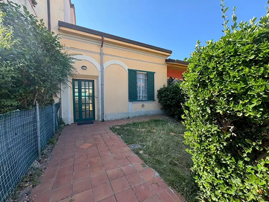 Immagine 1 di Casa indipendente in vendita  a Viareggio