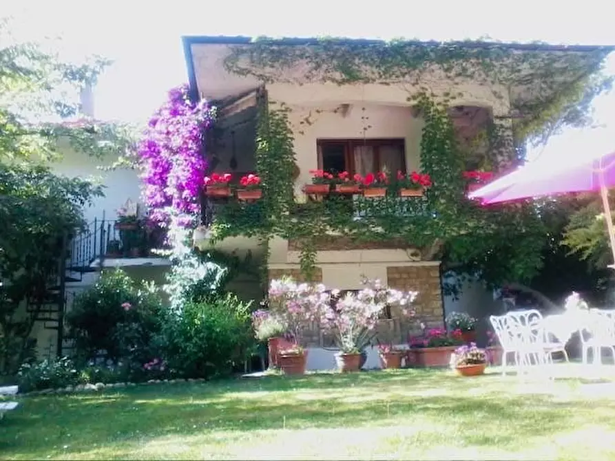 Immagine 1 di Villa in vendita  a San Giuliano Terme