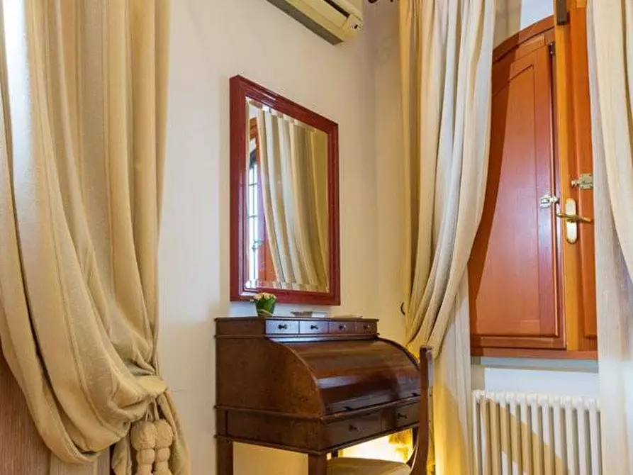 Immagine 11 di Villa in vendita  a Montescudaio