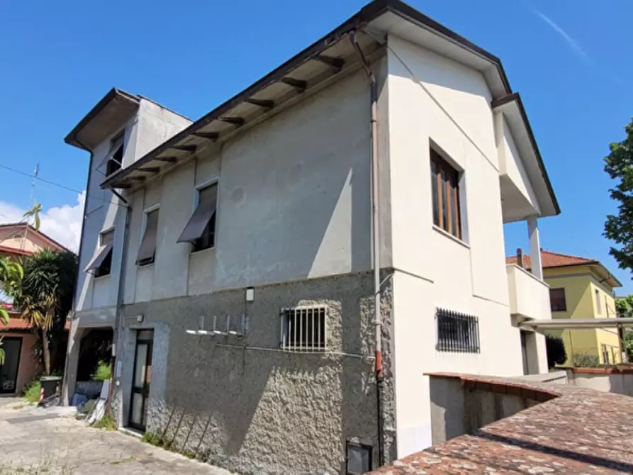 Immagine 1 di Villa in vendita  a Carrara