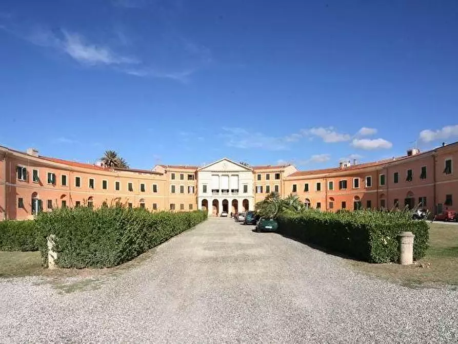 Immagine 1 di Villa in vendita  a Livorno