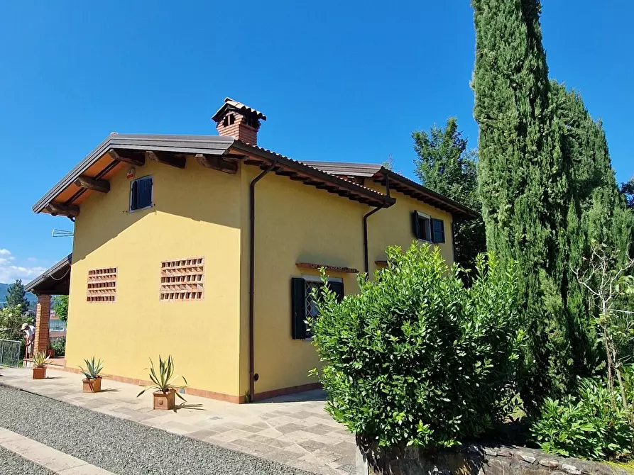 Immagine 1 di Villa in vendita  a Aulla