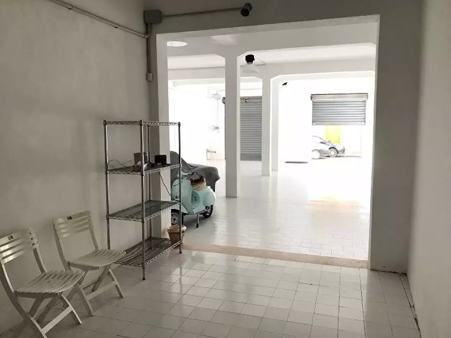 Immagine 7 di Locale commerciale in vendita  a Certaldo