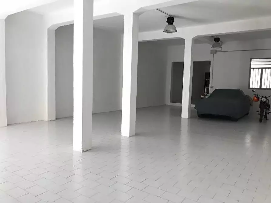 Immagine 2 di Locale commerciale in vendita  a Certaldo