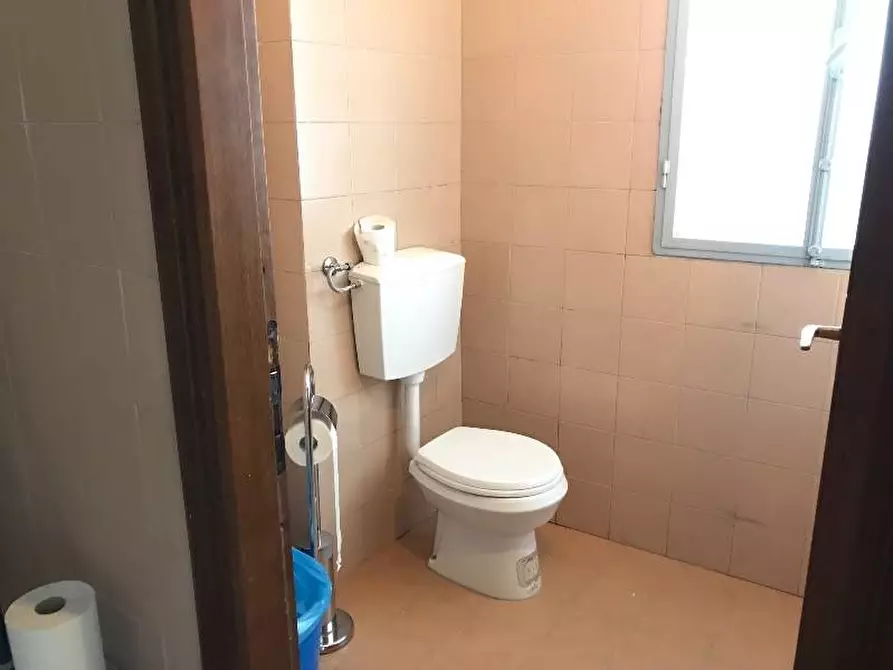 Immagine 5 di Locale commerciale in vendita  a Certaldo