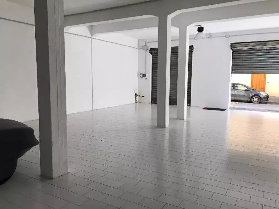 Immagine 3 di Locale commerciale in vendita  a Certaldo