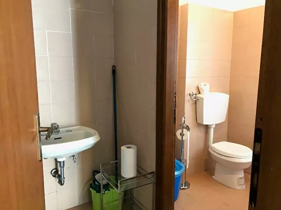 Immagine 6 di Locale commerciale in vendita  a Certaldo