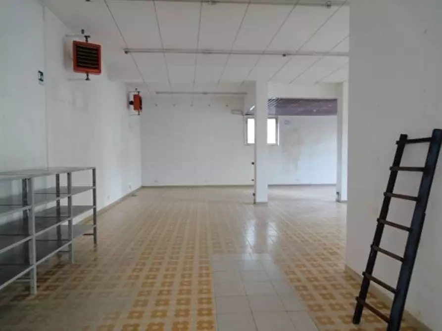 Immagine 3 di Negozio in vendita  a Certaldo