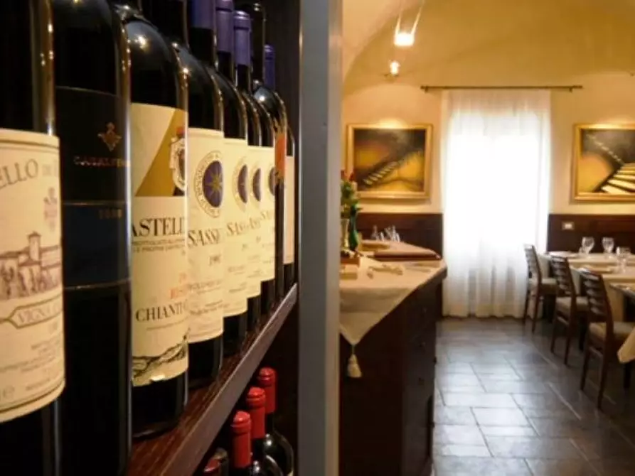 Immagine 10 di Casa colonica in vendita  a San Gimignano