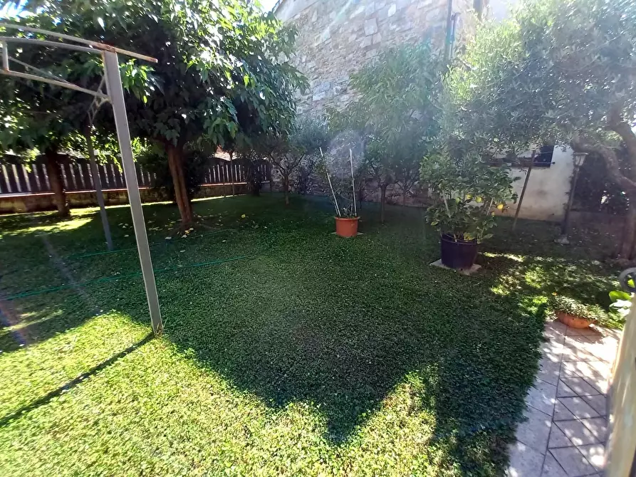 Immagine 51 di Villa in vendita  a Lucca