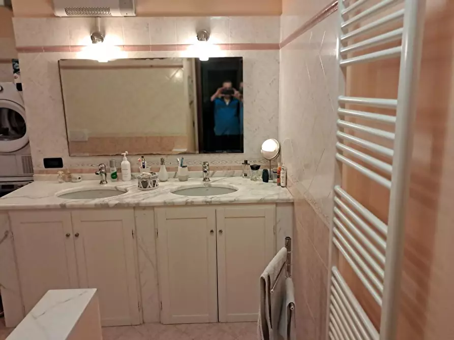 Immagine 14 di Villa in vendita  a Lucca