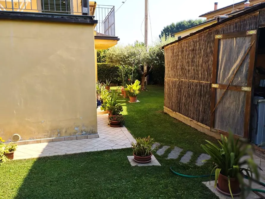 Immagine 24 di Villa in vendita  a Lucca