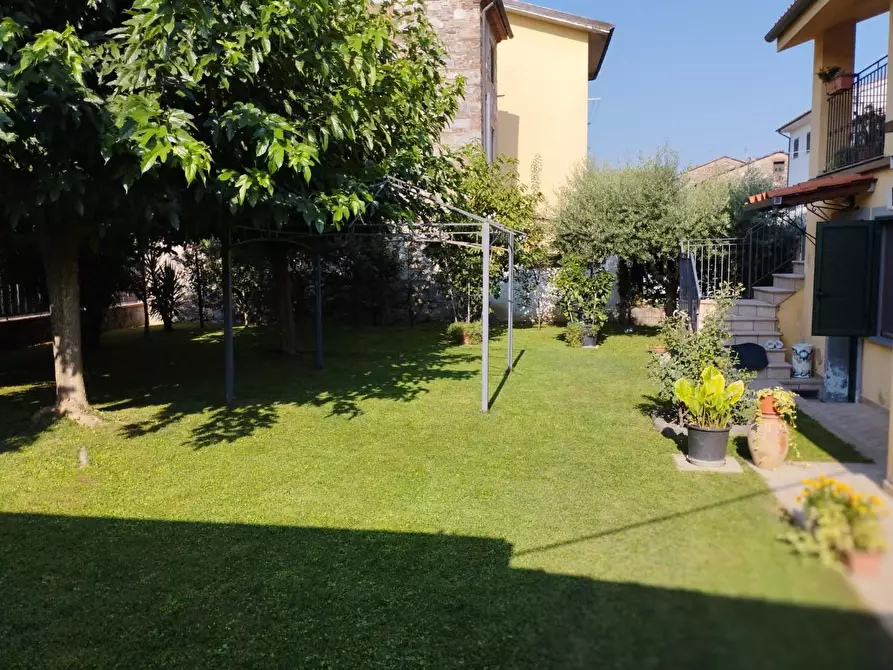 Immagine 17 di Villa in vendita  a Lucca