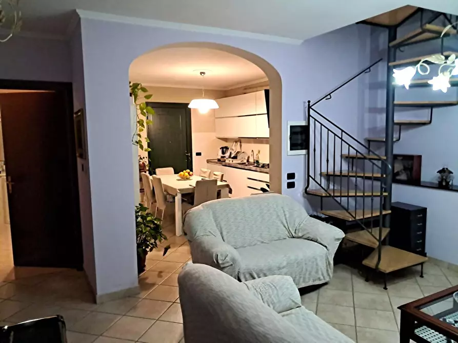 Immagine 5 di Villa in vendita  a Lucca