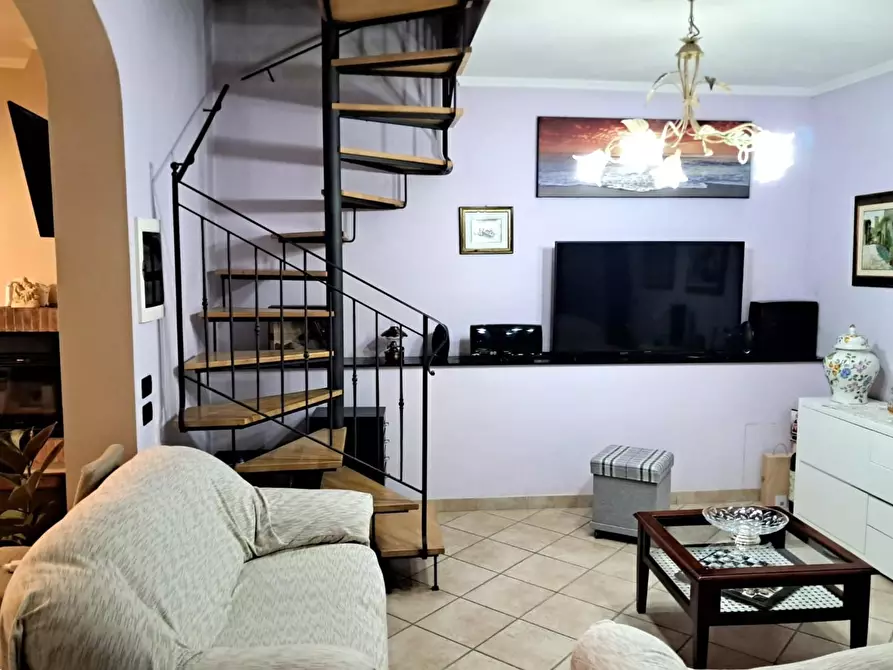 Immagine 9 di Villa in vendita  a Lucca