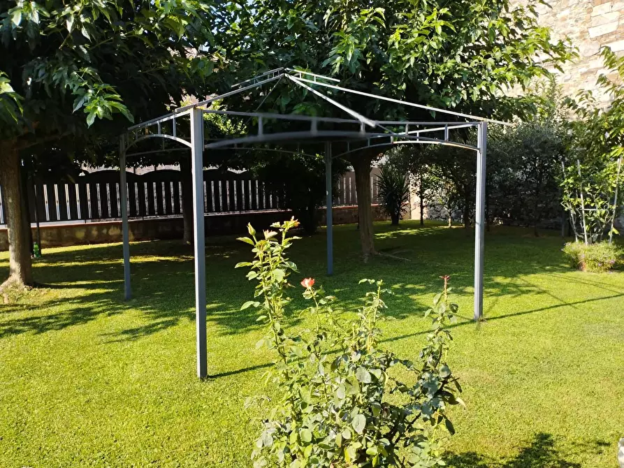 Immagine 3 di Villa in vendita  a Lucca