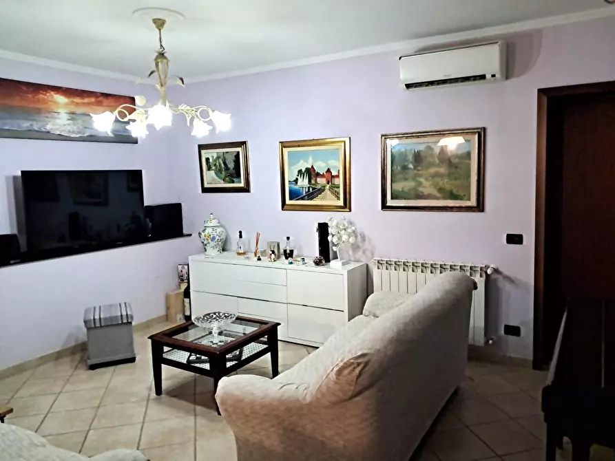 Immagine 7 di Villa in vendita  a Lucca