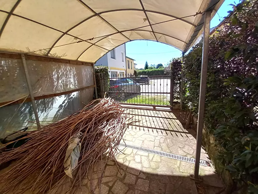 Immagine 39 di Villa in vendita  a Lucca