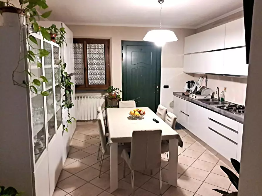 Immagine 11 di Villa in vendita  a Lucca