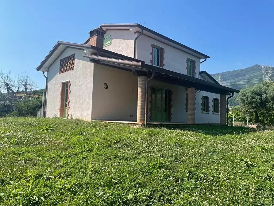 Immagine 1 di Villa in vendita  a Pietrasanta