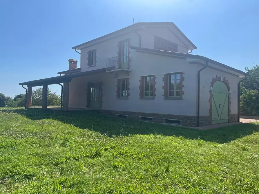 Immagine 2 di Villa in vendita  a Pietrasanta