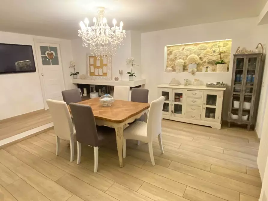 Immagine 18 di Porzione di casa in vendita  a Carrara