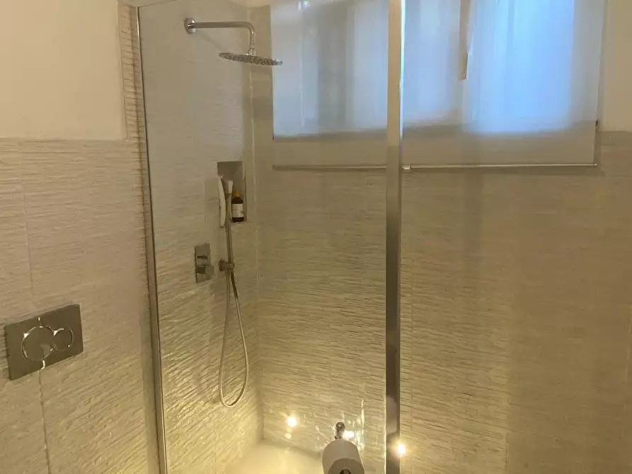 Immagine 43 di Porzione di casa in vendita  a Carrara