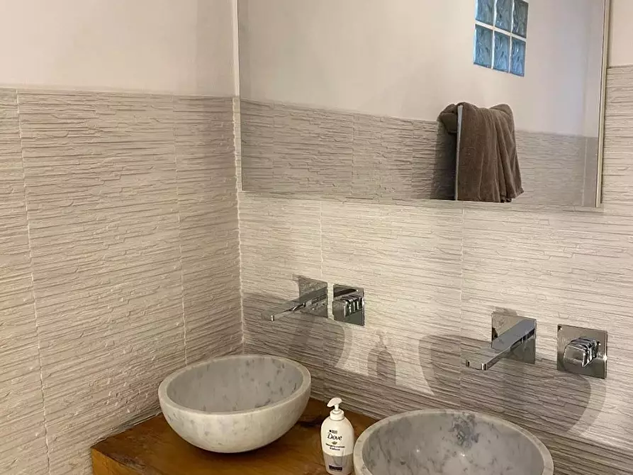 Immagine 40 di Porzione di casa in vendita  a Carrara