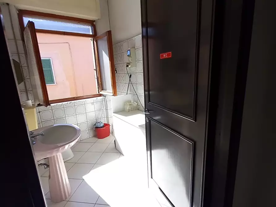 Immagine 10 di Appartamento in vendita  a Ortonovo