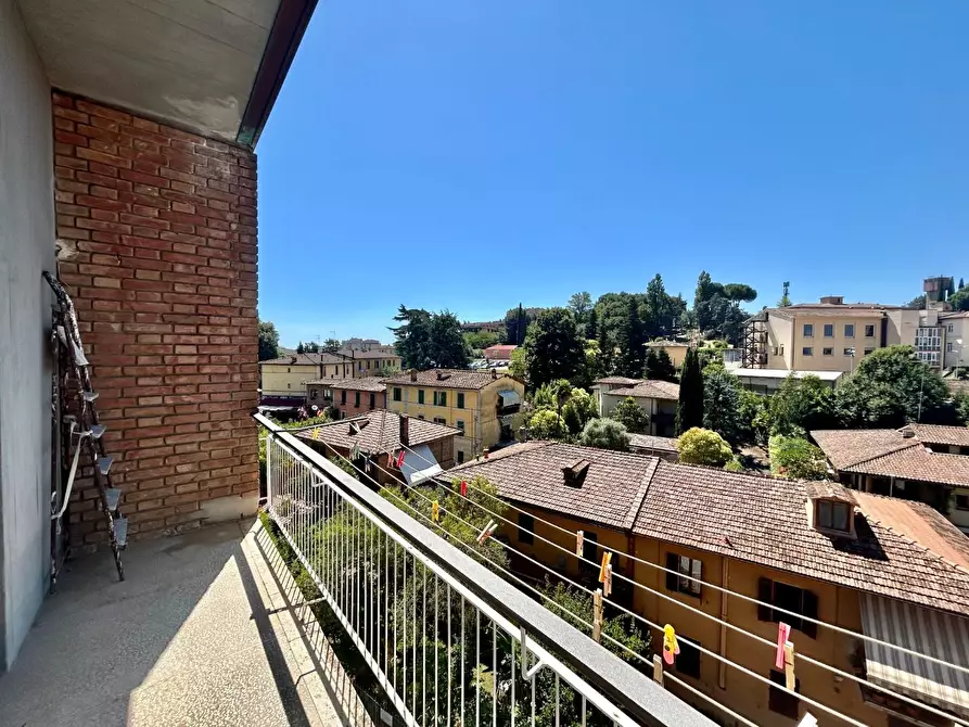 Immagine 12 di Appartamento in vendita  a Siena