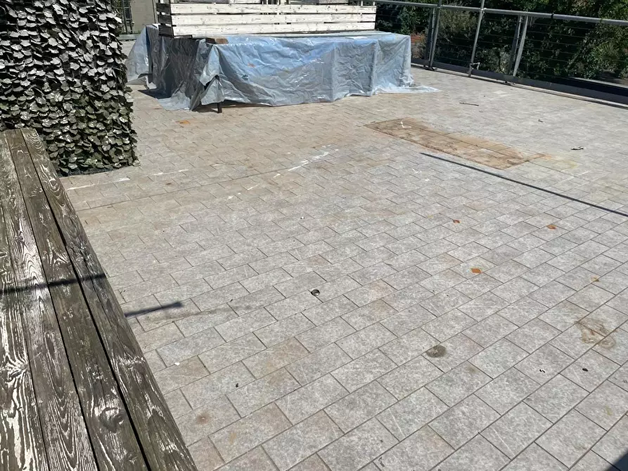 Immagine 53 di Locale commerciale in vendita  a Massa