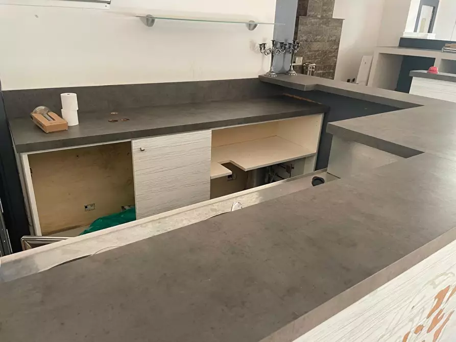 Immagine 25 di Locale commerciale in vendita  a Massa